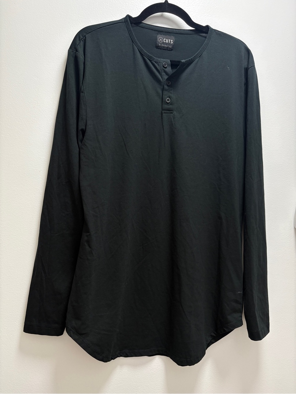 Cuts Elongated Black Long-Sleeve Henley Tee | XL | Basic Tee Grunge